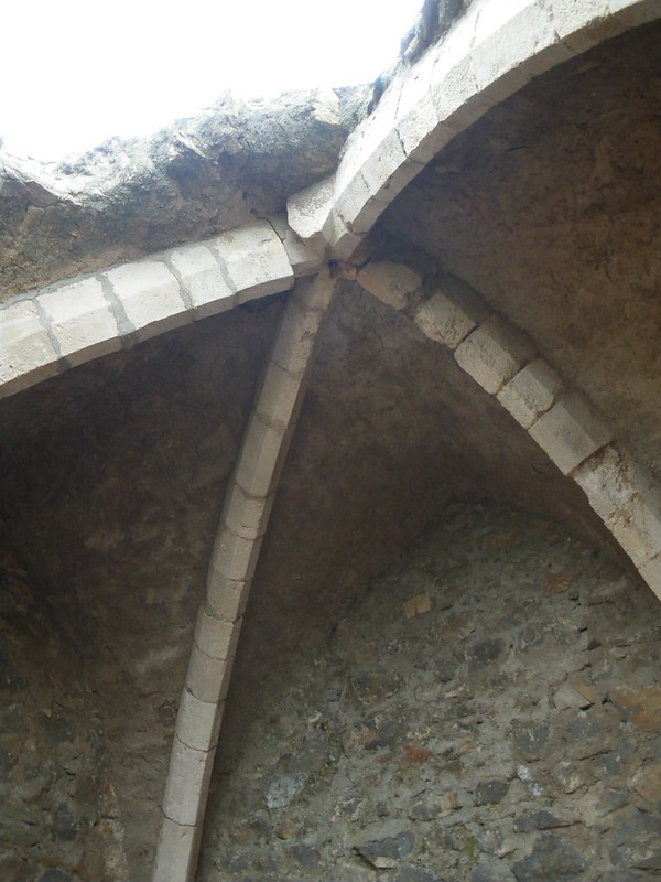 La voûte gothique sur croisée d'ogives visible aux Châteaux de Lastours