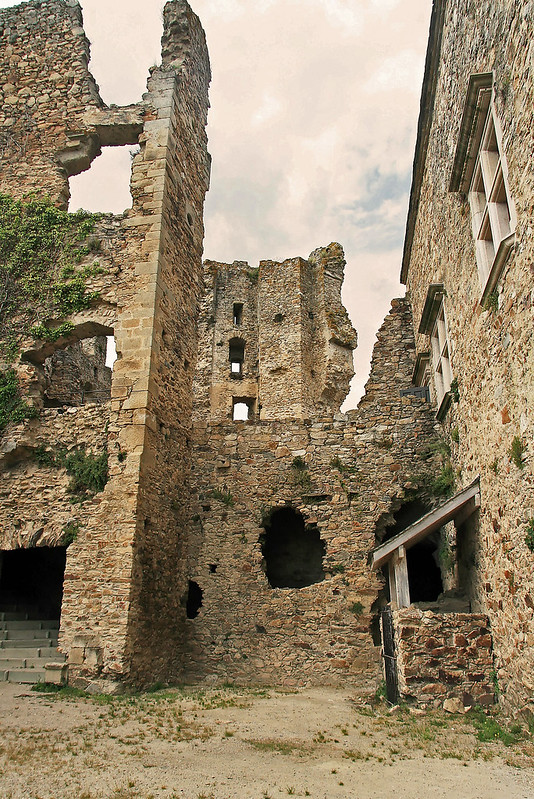 Vue sur les ruines du chateau de Saissac